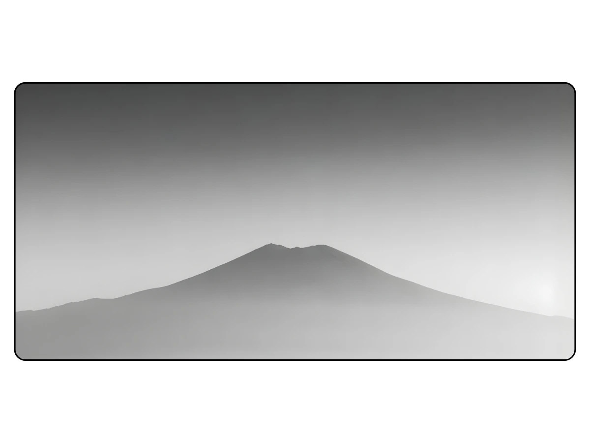 tapis de souris Vue détaillée du motif graphique : paysage de montagne japonais (Mont Fuji) en noir et blanc avec effet de brouillard dégradé.