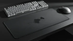 un tapis de souris sur un bureau tuto comment nettoyer