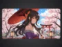 Tapis de souris manga/anime représentant une fille aux cheveux longs, vêtue d'un kimono violet clair,tenant un parapluie rouge, sous des cerisiers en fleurs avec un torii en arrière-plan.