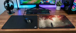 Setup gaming Corsair RGB avec grand tapis de souris XXL forêt atmosphérique rouge – BuddyPad